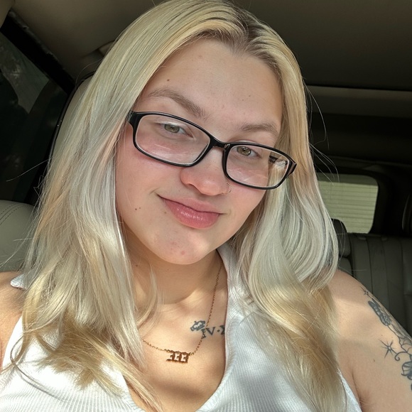 Meet your Posher, Cassidy - Picture 1 of 1